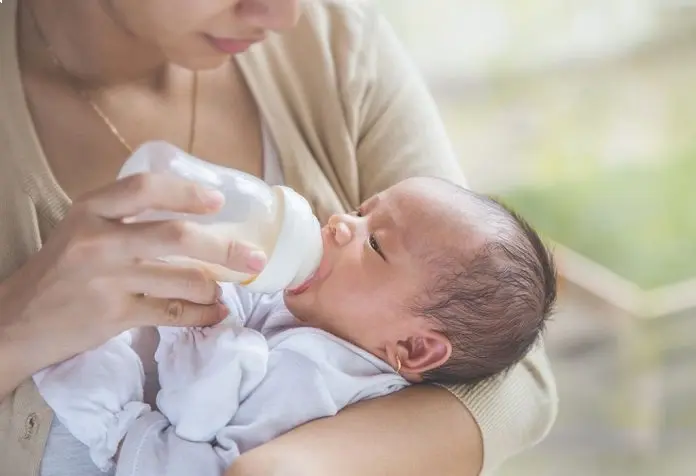 Có nên đổi sữa thường xuyên cho bé và Cách đổi sữa